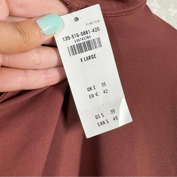 Abercrombie & Fitch NWT Brown Long Sleeve Seamless Asymmetrical Cut Out Top - Picture 4 of 6
